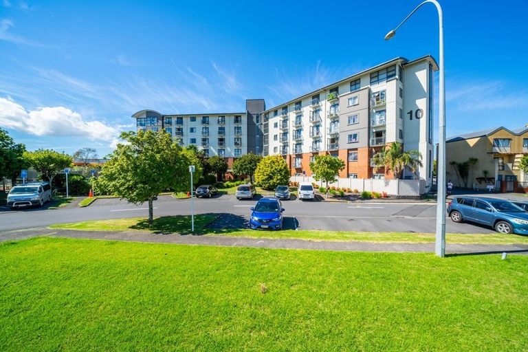 Photo of property in 5n/10 Crown Lynn Place, New Lynn, Auckland, 0600