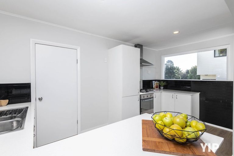 Photo of property in 43 Horokiwi Road West, Newlands, Wellington, 6037