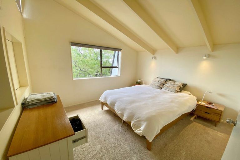 Photo of property in 1/42 Pokapu Street, Titirangi, Auckland, 0600