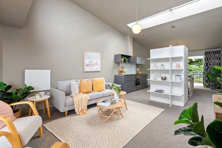 Photo of property in 16/2 Onslow Road, Khandallah, Wellington, 6035