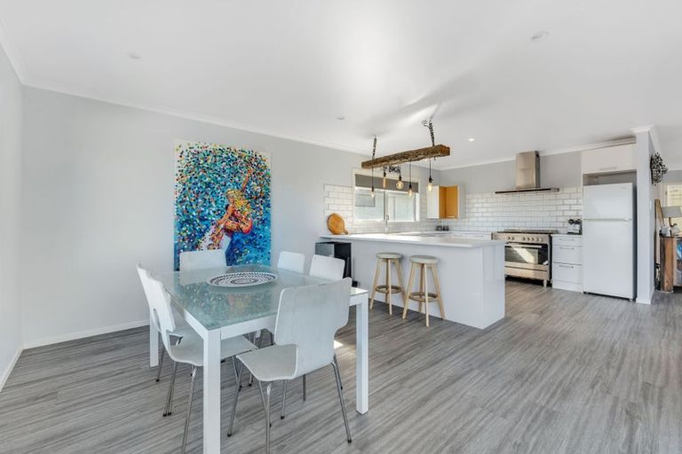 Photo of property in 4 Tua Tua Place, Baylys Beach, 0377
