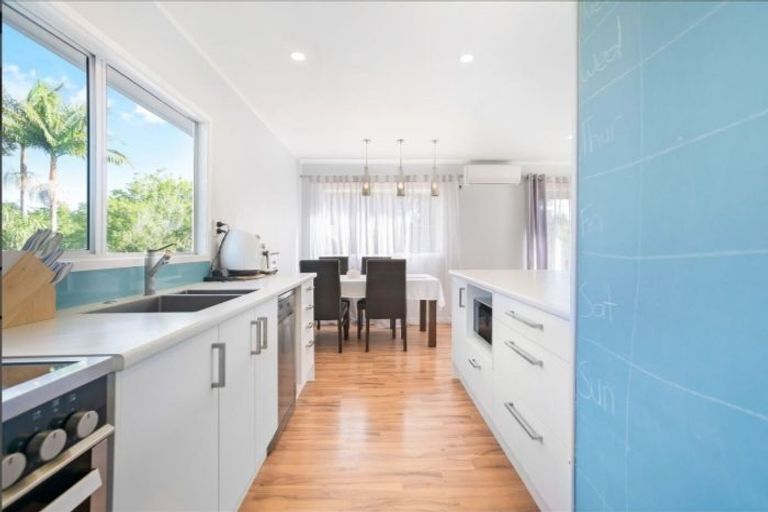 Photo of property in 106 Spinella Drive, Bayview, Auckland, 0629