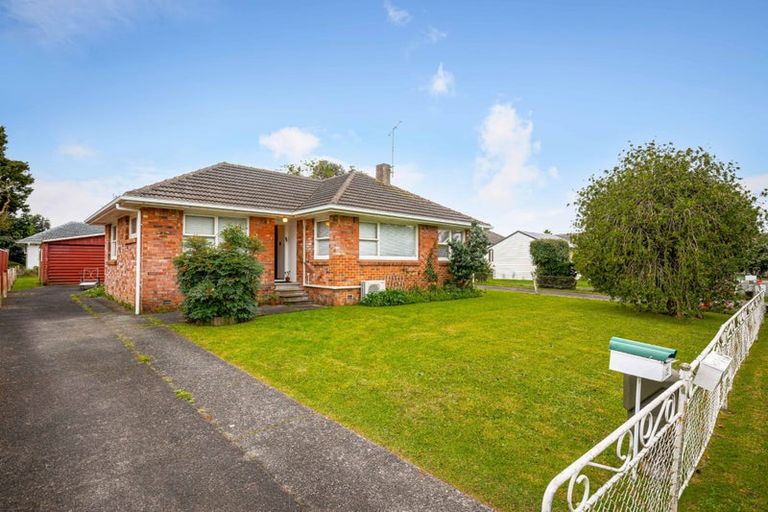 Photo of property in 35 Hereford Street, Te Atatu Peninsula, Auckland, 0610