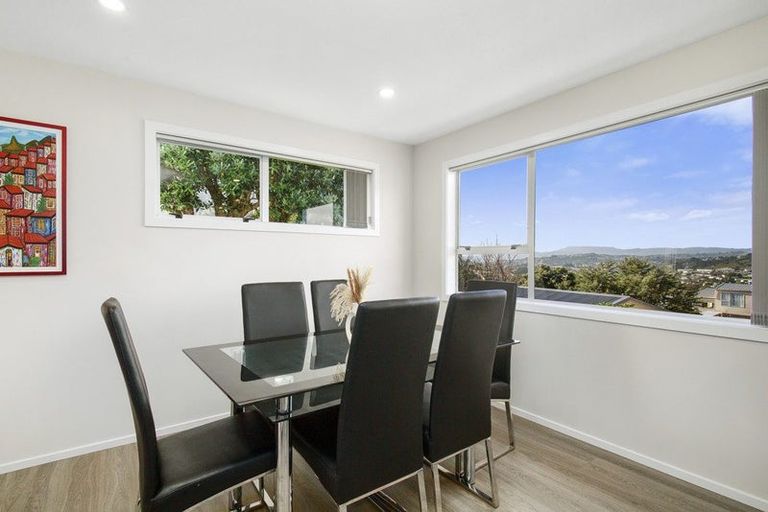 Photo of property in 4 Saint Aidans Way, Tawa, Wellington, 5028