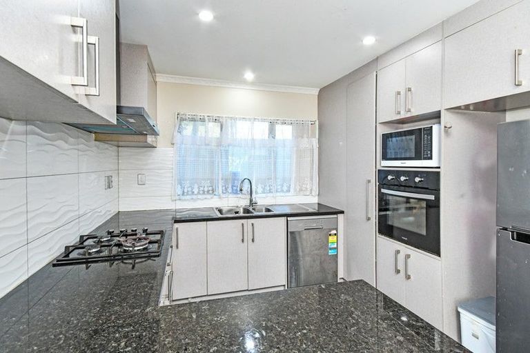 Photo of property in 5d Clendon Place, Manurewa, Auckland, 2102