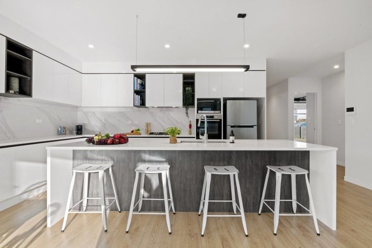 Photo of property in 24 Kahu Close, Orewa, 0931