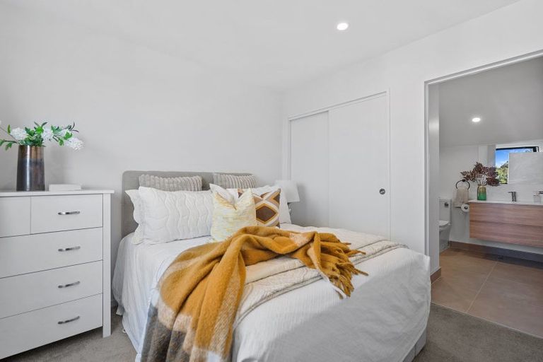 Photo of property in 7/8 Chivalry Road, Glenfield, Auckland, 0629