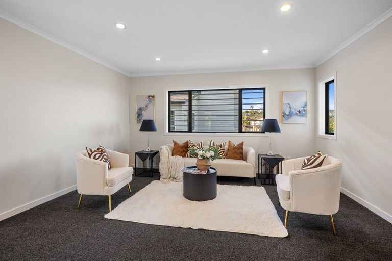 Photo of property in 2 Bintulu Place, Fairview Heights, Auckland, 0632