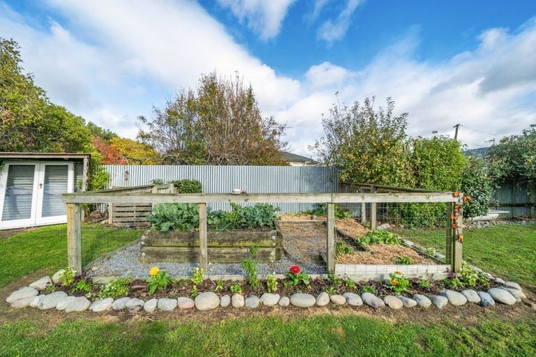 Photo of property in 33 Miro Street, Trentham, Upper Hutt, 5018