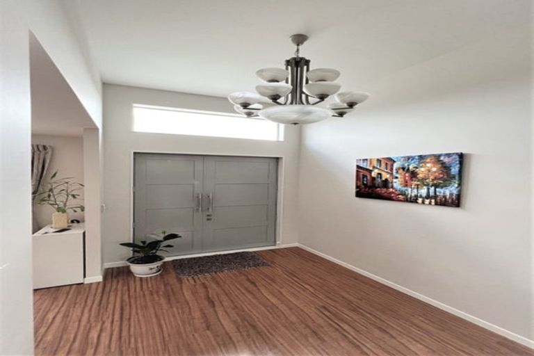 Photo of property in 27 Mantra Road, Massey, Auckland, 0614