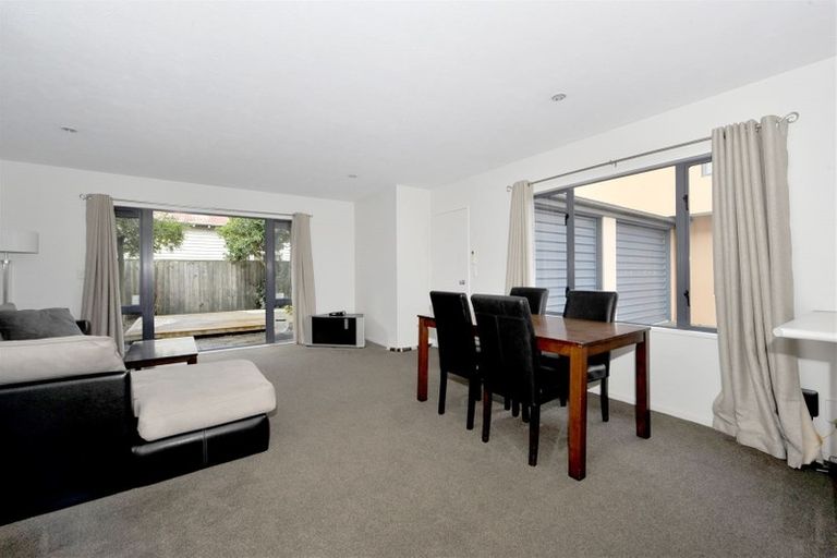 Photo of property in 2/90 Picton Avenue, Riccarton, Christchurch, 8011