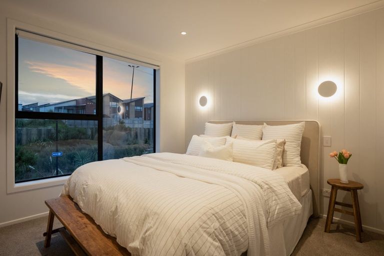 Photo of property in 12 Papai Lane, Massey, Auckland, 0614