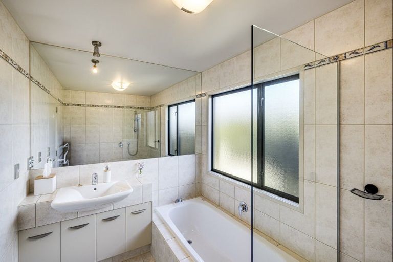 Photo of property in 1 Palmbrook Avenue, Havelock North, 4130
