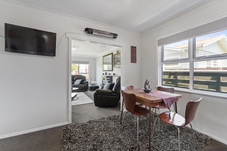 Photo of property in 19 Freyberg Street, Levin, 5510