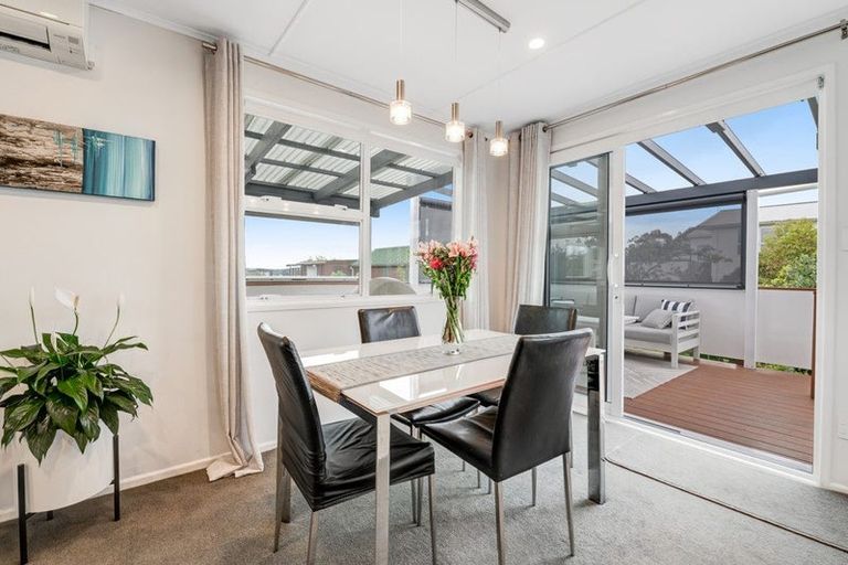 Photo of property in 1/302 Sunset Road, Windsor Park, Auckland, 0632