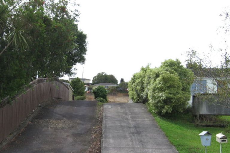 Photo of property in 33 Helleur Road, Massey, Auckland, 0614