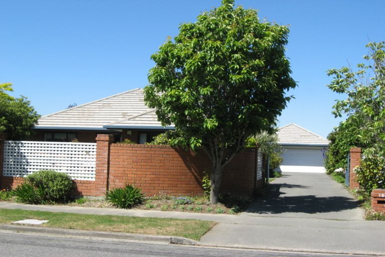 Photo of property in 166 Hawthornden Road, Avonhead, Christchurch, 8042