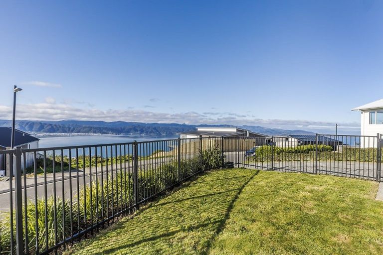 Photo of property in 2 Promontory Crescent, Newlands, Wellington, 6037