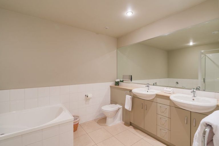 Photo of property in Lake Street Apartments, 10/8 Lake Street, Queenstown, 9300