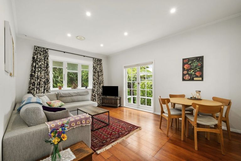 Photo of property in 16 Albemarle Road, Northland, Wellington, 6012