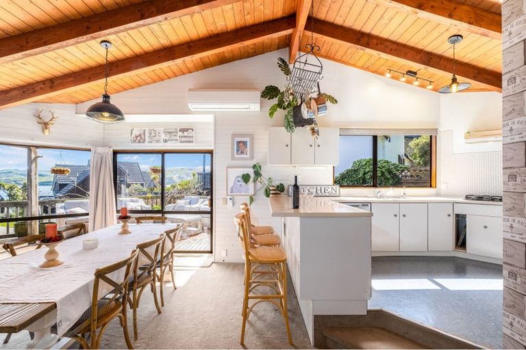 Photo of property in 10 The Crowsnest, Whitby, Porirua, 5024