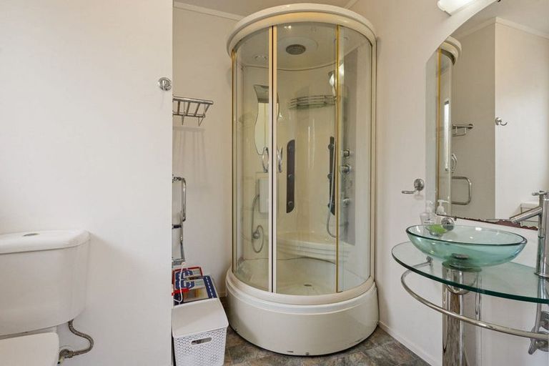 Photo of property in 251 Shakespeare Street, Leamington, Cambridge, 3432
