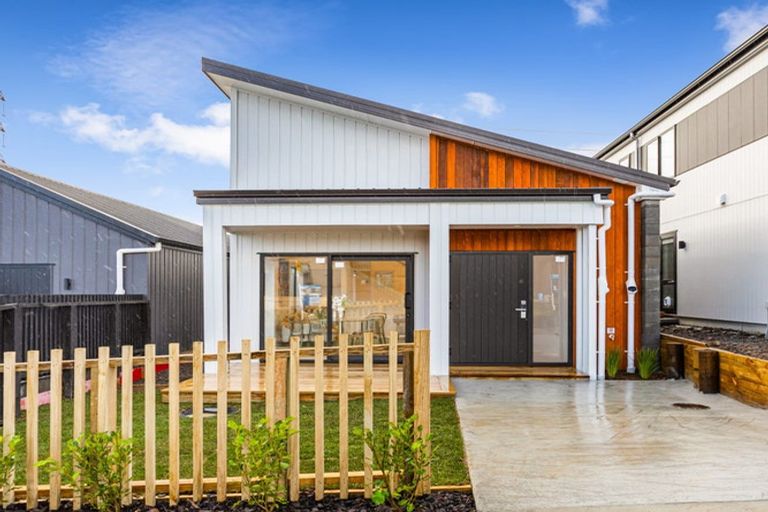 Photo of property in 58 Horokaka Street, Massey, Auckland, 0614