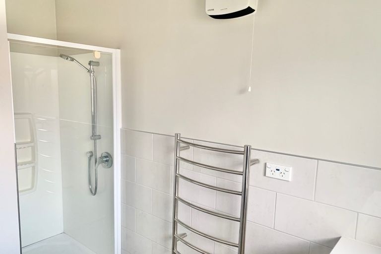 Photo of property in 1/42 Holland Road, Hillcrest, Auckland, 0627