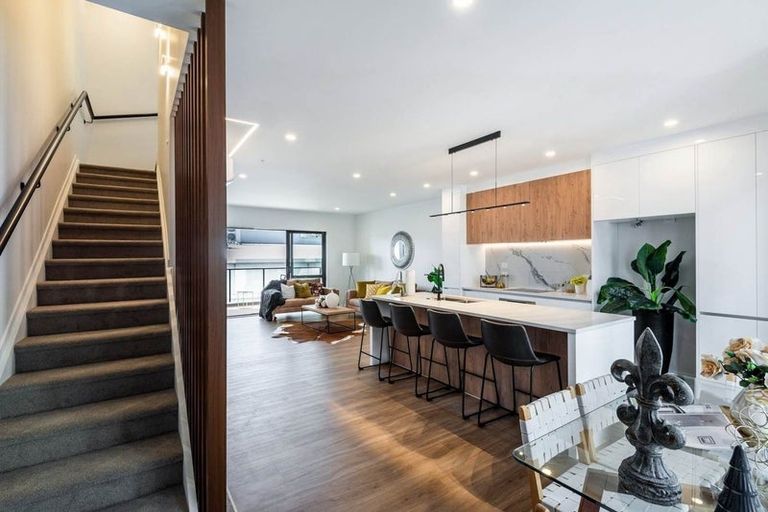 Photo of property in 18 Mina Way, Browns Bay, Auckland, 0630