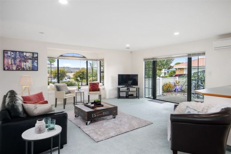 Photo of property in 1 Cloverlea Place, Pukekohe, 2120