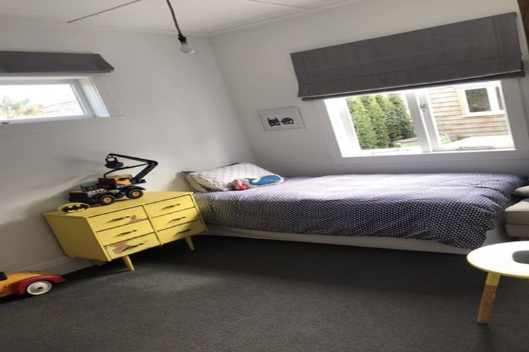 Photo of property in 28 Nikau Street, New Lynn, Auckland, 0600