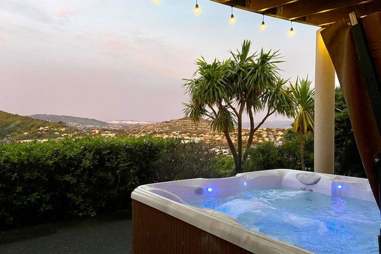 Photo of property in 9 Caughley Grove, Karori, Wellington, 6012