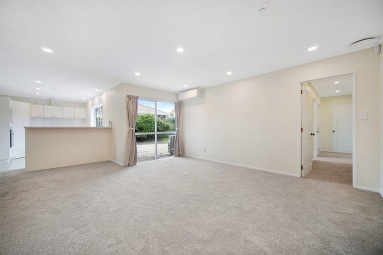Photo of property in 11 Suncrest Drive, West Harbour, Auckland, 0618