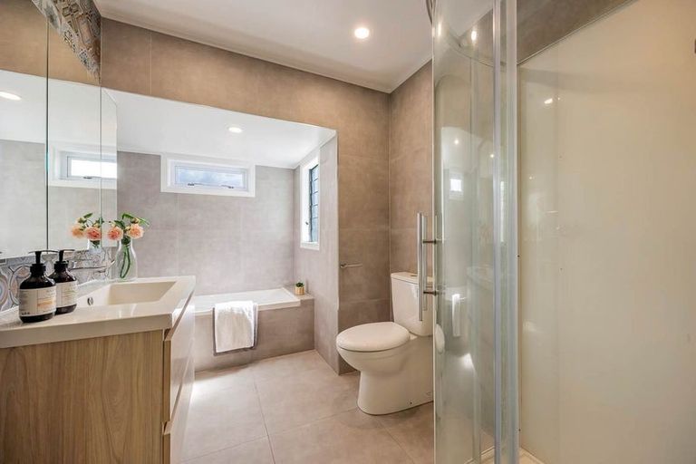 Photo of property in 1/46 College Road, Northcote, Auckland, 0627