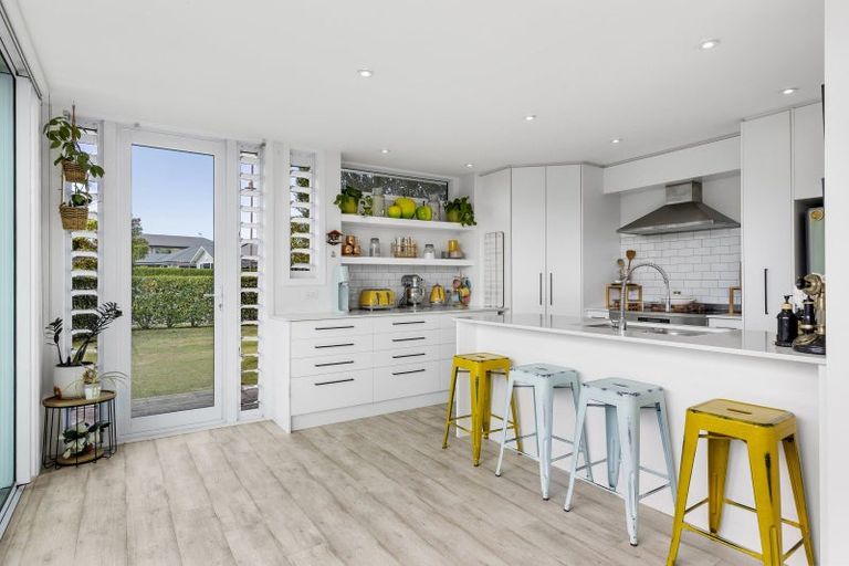 Photo of property in 15 Magnolia Rise, Waipahihi, Taupo, 3330