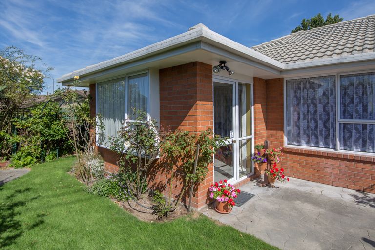 Photo of property in 2/125 Hawthornden Road, Avonhead, Christchurch, 8042
