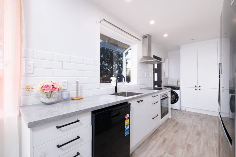 Photo of property in 116 Ennis Avenue, Pakuranga Heights, Auckland, 2010