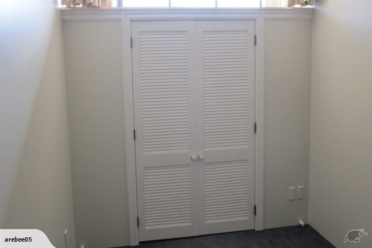 Photo of property in Endeavour Apartments, 13/125u Thorndon Quay, Pipitea, Wellington, 6011