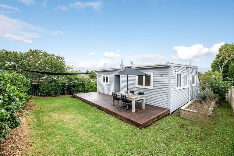 Photo of property in 5 Surat Place, Glen Eden, Auckland, 0602