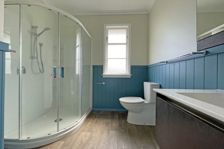 Photo of property in 28 Pahiatua Street, Hokowhitu, Palmerston North, 4410