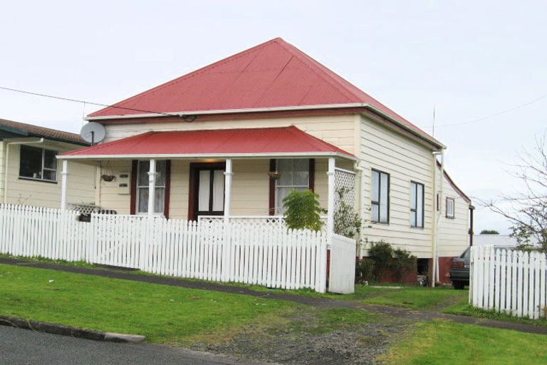 Photo of property in 25 Puriri Street, Helensville, 0800