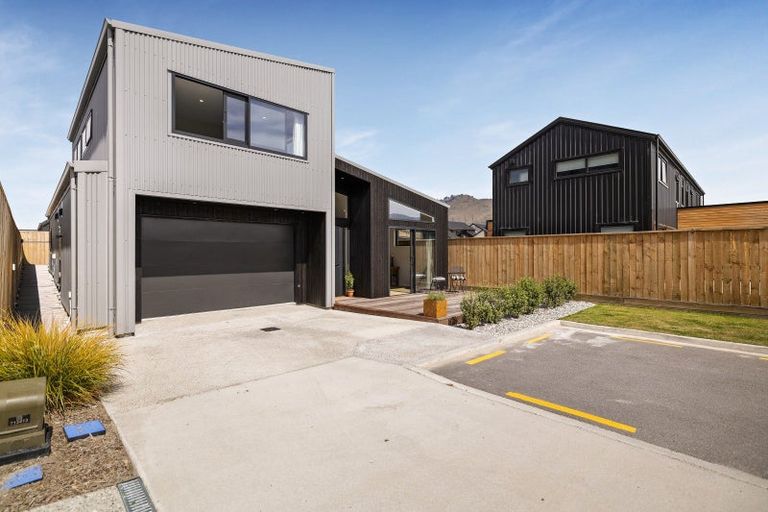 Photo of property in 4 Shallow Close, Jacks Point, 9371