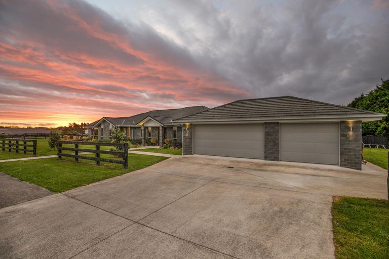 Photo of property in 1 Martingale Drive, Kingseat, Papakura, 2580