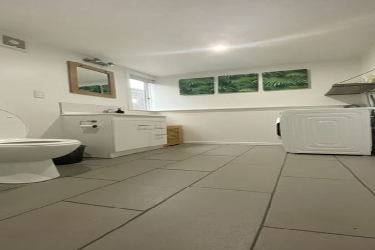Photo of property in 42 Pitau Road, Mount Maunganui, 3116
