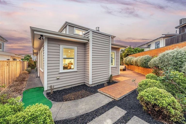 Photo of property in 36 Headland Drive, Long Bay, Auckland, 0630