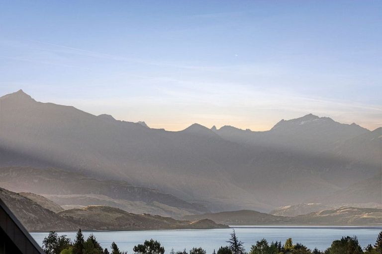 Photo of property in 9 Mcneil Crescent, Wanaka, 9305