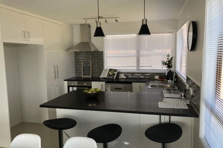 Photo of property in 4 Caringbah Drive, Papatoetoe, Auckland, 2025