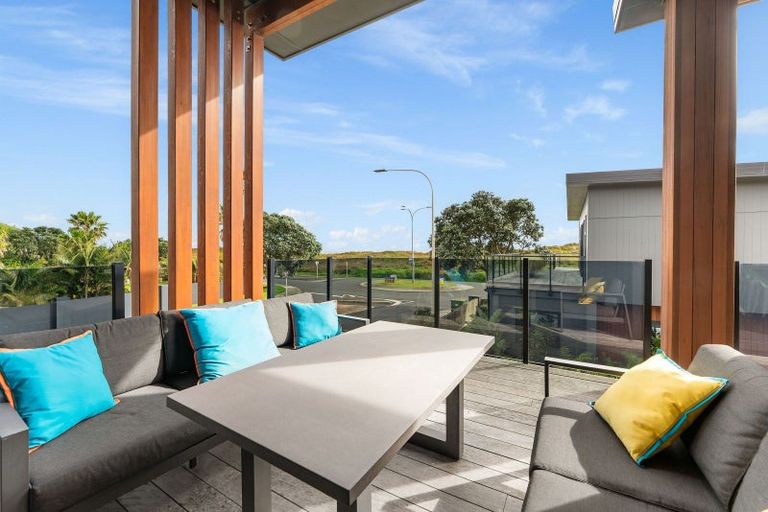 Photo of property in 3 Sandhurst Drive, Papamoa Beach, Papamoa, 3118