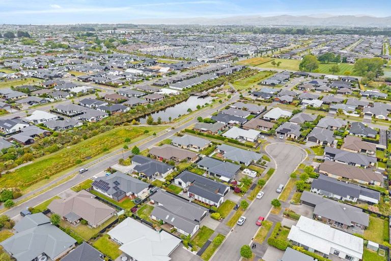 Photo of property in 5 Whitau Place, Marshland, Christchurch, 8083