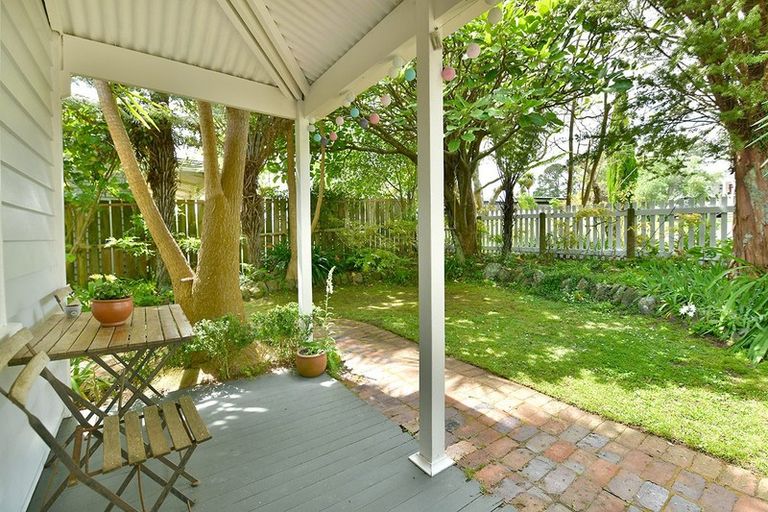 Photo of property in 27 Kowhai Street, Helensville, 0800